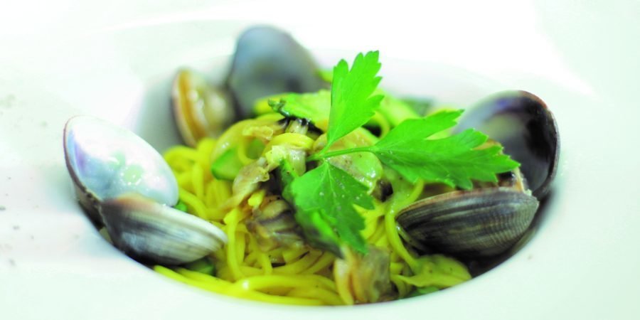 Taglierini alle vongole, asparagi e zafferano