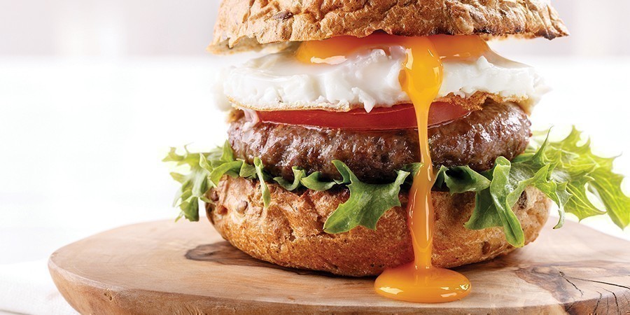 Hamburger con uovo fritto