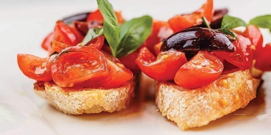 bruschette al pomodoro con olive nere