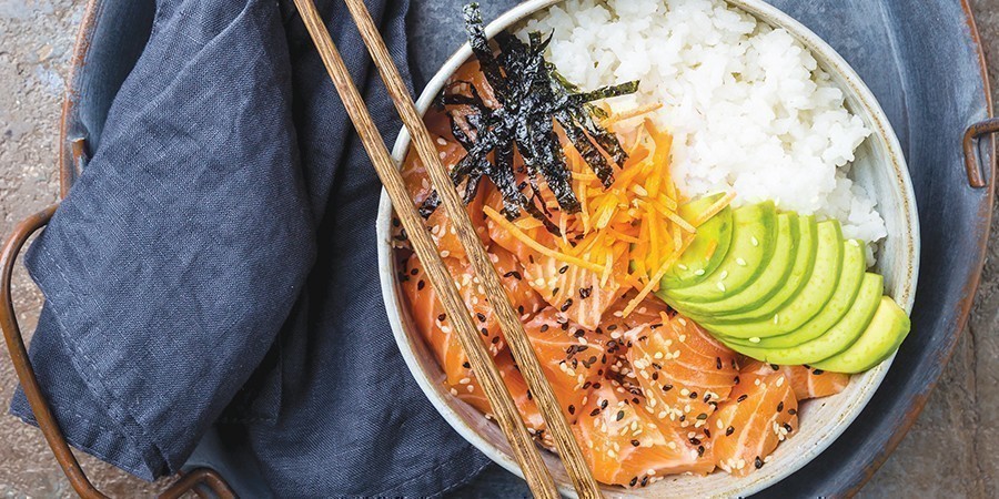 Poke bowl a base di salmone