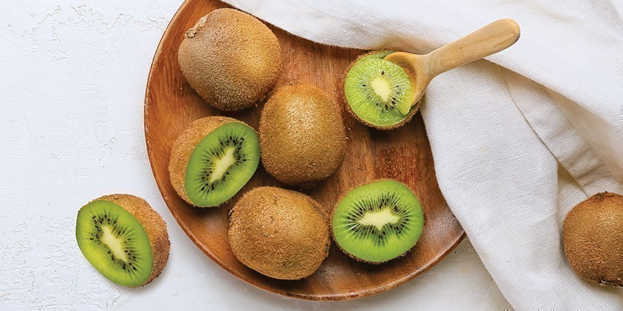 kiwi freschi a tavola